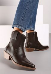 Brązowe Szpiczaste Botki w Stylu Kowbojskim z Nitami Mevanta. Brązowe botki Renee, z aplikacjami, z jeansu, eleganckie, ze szpiczastym noskiem, bez obcasa, na obcasie, bez zapięcia. Za 129.99 zł.