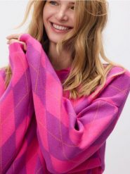 Sweter z kołnierzykiem - intensywny róż. Czerwone swetry Reserved, l, bez wzorów, z dzianiny, bez ramiączek. Za 139.99 zł.