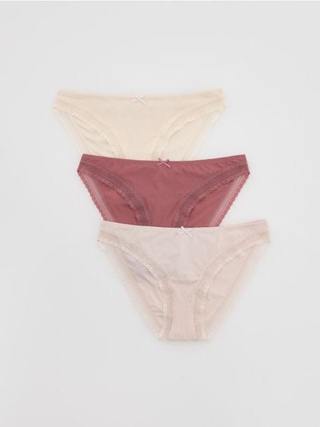 Majtki figi 3 pack - pastelowy róż. Czerwone figi Reserved, bez wzorów. W wyprzedaży za 35.99 zł.