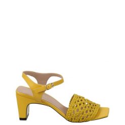 SANDAŁY Z PLECIONKĄ 4805 257 YELLOW. Żółte sandały Venezia, bez wzorów, ze skóry, bez obcasa, bez zapięcia. Za 199.00 zł.