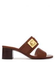 Coccinelle Klapki C-Me E4 U7Q 17 02 01 Brązowy. Brązowe klapki Coccinelle, bez wzorów, ze skóry, bez obcasa, bez zapięcia. Za 949.99 zł.