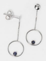 L instant d Or Złote kolczyki-wkrętki "Cerceaux de saphir " z szafirami rozmiar: onesize. Niebieskie kolczyki L instant d Or, z szafirem, złote. Za 500.99 zł.