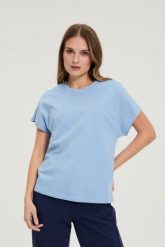 Bawełniana bluzka z krótkimi rękawami błękitna. Niebieskie bluzki MOODO, l, bez wzorów, z bawełny, bez kołnierzyka, bez ramiączek. Za 44.99 zł.