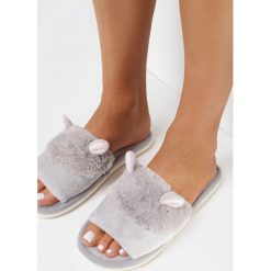 Szare Kapcie Laladina. Szare kapcie Born2be, z aplikacjami, z futra. W wyprzedaży za 31.99 zł.