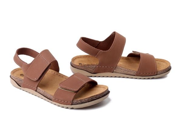 INBLU AA-01KU 021 camel, sandały damskie. Brązowe sandały Inblu, bez wzorów, ze skóry, bez obcasa, bez zapięcia. Za 119.90 zł.