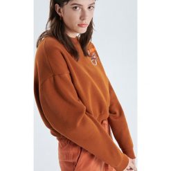 Bluza o krótkim kroju oversize - Brązowy. Bluzy marki Cropp. Za 69.99 zł.
