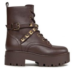 Trapery Guess. Brązowe traperki Guess, z aplikacjami, bez obcasa, bez zapięcia. Za 919.99 zł.