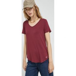 Hollister Co. t-shirt damski kolor bordowy. Czerwone t-shirty Hollister Co., l, bez wzorów, z dzianiny, bez kołnierzyka, bez ramiączek. W wyprzedaży za 79.99 zł.