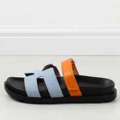 Niebieskie klapki damskie 1186. Niebieskie klapki bez wzorów, ze skóry, eleganckie, bez obcasa, bez zapięcia. Za 169.00 zł.