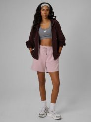 Spodenki dresowe z modalem damskie 4F 4FRSS26TSHOF0892. Czerwone szorty sportowe 4f, bez wzorów, z dresówki, z podwyższonym stanem. Za 129.99 zł.