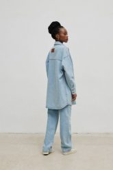 Koszula MIDI o kroju oversize w kolorze CLASSIC BLUE JEANS - MINDY. Niebieskie koszule Marsala, m, bez wzorów, z denimu, biznesowe, bez kołnierzyka, bez ramiączek. Za 499.90 zł.
