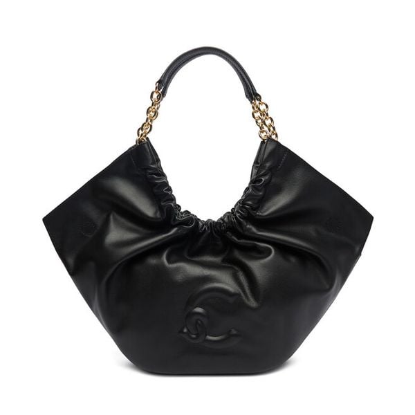 Torebka Coccinelle. Czarne torebki klasyczne Coccinelle, bez wzorów, klasyczne, bez dodatków. Za 1,779.00 zł.