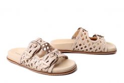 GIOSEPPO 79032 Ogunquit off-white, klapki damskie. Brązowe klapki Gioseppo, w ażurowe wzory, ze skóry, bez obcasa, na obcasie, bez zapięcia. Za 331.42 zł.