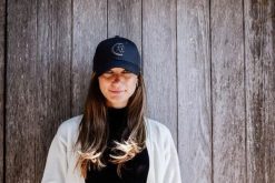 Czapka z daszkiem Kentucky. Niebieskie czapki z daszkiem KENTUCKY HORSEWEAR, bez wzorów, z bawełny. Za 177.50 zł.