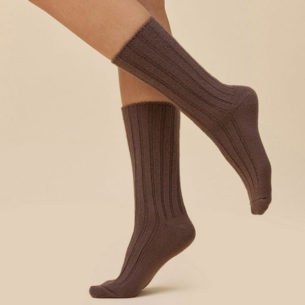 Brązowe skarpetki damskie Gabriella wełna merino 1213. Brązowe skarpetki Gabriella, bez wzorów, z elastanu. Za 35.90 zł.