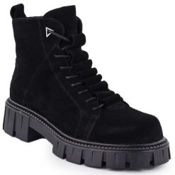 Skórzane botki damskie zamszowe czarne D&A S.Barski Premium Collection JC52-884. Czarne botki S.BARSKI, bez wzorów, ze skóry, eleganckie, bez obcasa, bez zapięcia. Za 151.99 zł.