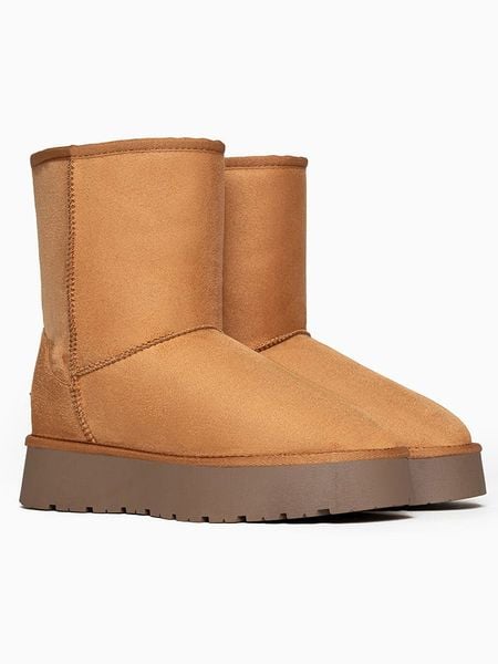 ISLAND BOOT Botki zimowe w kolorze jasnobrązowym rozmiar: 37. Brązowe botki Island Boot, bez wzorów, bez obcasa, bez zapięcia. Za 153.71 zł.