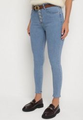 Niebieskie Dopasowane Jeansy z Bawełny Ozdobione Guzikami Hinne. Niebieskie jeansy Born2be, s, bez wzorów, z bawełny, z podwyższonym stanem. Za 79.99 zł.