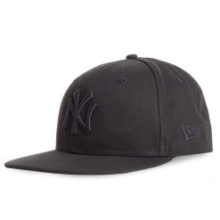 Czapka z daszkiem New Era. Czarne czapki z daszkiem New Era, bez wzorów. Za 109.99 zł.
