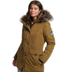 Parka damska Superdry Ashley Everest. Zielone płaszcze Superdry, na zimę, bez wzorów, bez kaptura. W wyprzedaży za 520.50 zł.