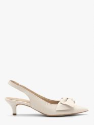 Kremowe czółenka damskie slingback na kaczuszce. Brązowe czółenka Ryłko, bez wzorów, z lakierowanej skóry, eleganckie, bez obcasa, na obcasie, bez zapięcia. Za 349.99 zł.