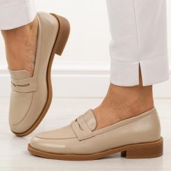 Beżowe mokasyny damskie M.Daszyński 2398-4. Brązowe mokasyny M.Daszyński, bez wzorów, z jeansu, z okrągłym noskiem. Za 159.00 zł.