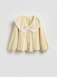 Koszula z ozdobnym kołnierzem - wielobarwny. Koszule Reserved, l, bez wzorów, z lyocellu, bez kołnierzyka, bez ramiączek. Za 179.99 zł.