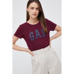 GAP t-shirt bawełniany kolor bordowy. Czerwone t-shirty GAP, bez wzorów, z bawełny, bez kołnierzyka, bez ramiączek. Za 99.99 zł.