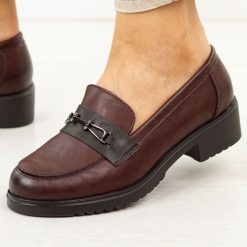 Bordowe skórzane mokasyny damskie M.Daszyński Jh04-3. Czerwone mokasyny M.Daszyński, bez wzorów, z jeansu, z okrągłym noskiem. Za 259.00 zł.
