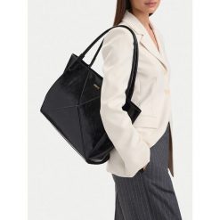 Torebka MEXX. Czarne shopper bag Mexx, bez wzorów, bez dodatków. Za 229.99 zł.