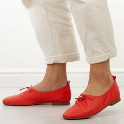 Pomarańczowe skórzane półbuty damskie T.Sokolski w26-236. Brązowe półbuty wsuwane Sokolski, na jesień, bez wzorów, z jeansu, casualowe, bez obcasa. W wyprzedaży za 251.10 zł.