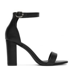 Sandały Jenny Fairy. Czarne sandały Jenny Fairy, bez wzorów, bez obcasa, na słupku, bez zapięcia. Za 99.99 zł.