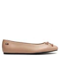 Baleriny Tommy Hilfiger. Brązowe baleriny Tommy Hilfiger, bez wzorów, bez obcasa, bez zapięcia. Za 259.99 zł.