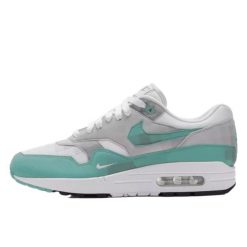 Buty do chodzenia dla dorosłych Air Max 1 .SWOOSH Low Poly Adventure. Niebieskie buty treningowe Nike, bez wzorów, z materiału, bez zapięcia, trekkingowe, nike air max. Za 2,170.87 zł.