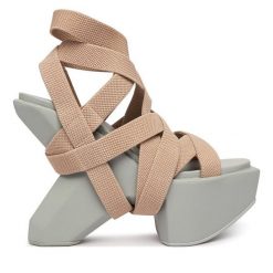 Sandały United Nude. Brązowe sandały United Nude, bez wzorów, bez obcasa, na koturnie, bez zapięcia. Za 1,819.00 zł.