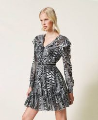 Sukienka mini z krepony w zwierzęcy print Twinset. Żółte sukienki Twinset, na imprezę, l, bez wzorów, z jedwabiu, z asymetrycznym kołnierzem, bez ramiączek, mini, asymetryczne. W wyprzedaży za 600.00 zł.