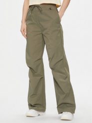 Calvin Klein Jeans Spodnie materiałowe Parachute Pant J20J222609 Khaki Regular Fit. Brązowe spodnie materiałowe Calvin Klein Jeans, bez wzorów, z jeansu. Za 259.99 zł.