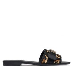 Klapki Guess. Czarne klapki Guess, z aplikacjami, bez obcasa, bez zapięcia. Za 182.99 zł.