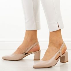 Różowe krem czółenka damskie bez pięty Sergio Leone Sk472. Czerwone czółenka Sergio Leone, na jesień, bez wzorów, ze skóry, biznesowe, bez obcasa, na obcasie, bez zapięcia. W wyprzedaży za 175.12 zł.