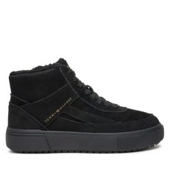 Botki Tommy Hilfiger. Czarne botki Tommy Hilfiger, bez wzorów, bez obcasa, na płaskiej podeszwie, bez zapięcia. Za 559.99 zł.