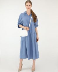 NIEBIESKA SUKIENKA Z BAWEŁNY. Niebieskie sukienki Unisono, l, bez wzorów, z bawełny, klasyczne, bez kołnierzyka, bez ramiączek. Za 239.00 zł.