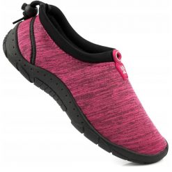 Buty do pływania na plażę Prowater. Czerwone buty treningowe ProWater, bez wzorów, bez zapięcia, do pływania. W wyprzedaży za 34.90 zł.