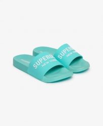 Superdry Core Ombre Klapki basenowe z recyklingowanego EVA – Bali Blue. Niebieskie klapki Superdry, bez wzorów, z poliesteru, bez obcasa, bez zapięcia. Za 157.75 zł.