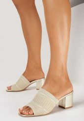 Złote Klapki na Słupkowym Obcasie z Szerokim Paskiem Jersee. Żółte klapki Born2be, bez wzorów, bez obcasa, na obcasie, bez zapięcia. Za 79.99 zł.