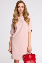 Elegancka sukienka trapezowa midi z dekoltem V z tyłu gładka różowa. Czerwone sukienki Sukienki.shop, do pracy, xl, bez wzorów, biznesowe, bez kołnierzyka, bez ramiączek, midi, trapezowe. Za 129.00 zł.