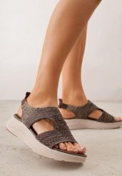 Brązowe Sportowe Sandały na Grubej Podeszwie z Elastyczną Cholewką i Piankową Wkładką Nicthil. Brązowe sandały Born2be, bez wzorów, z jeansu, sportowe, bez obcasa, na koturnie, bez zapięcia. Za 109.99 zł.