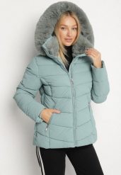 Jasnozielona Taliowana Kurtka z Pikowanymi Przeszyciami i Kapturem z Futerkiem Olennea. Zielone kurtki Born2be, l, bez wzorów, z jeansu, biznesowe. Za 229.99 zł.