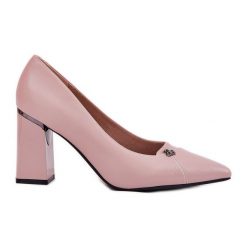Czółenka Na Słupku Eleganckie Vinceza 62224 Różowe. Czerwone czółenka bez wzorów, ze skóry, eleganckie, ze szpiczastym noskiem, bez obcasa, na obcasie, bez zapięcia. Za 190.94 zł.
