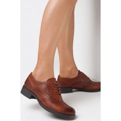 Brązowe Półbuty Doove. Brązowe półbuty wsuwane Born2be, bez wzorów, eleganckie, bez obcasa, na płaskiej podeszwie. W wyprzedaży za 135.99 zł.
