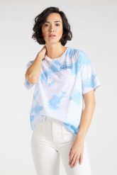 T-SHIRT DAMSKI LEE TIE DYE GRAPHIC TEE BOYFRIEND FIT SKY BLUE L41YFENR 112109260. Niebieskie t-shirty Lee, l, bez wzorów, bez kołnierzyka, bez ramiączek. Za 69.99 zł.
